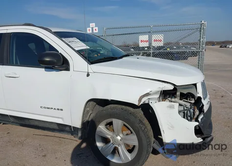 2016 Jeep Compass Sport z USA, uszkodzony, nr VIN 1C4NJCBAXGD568401